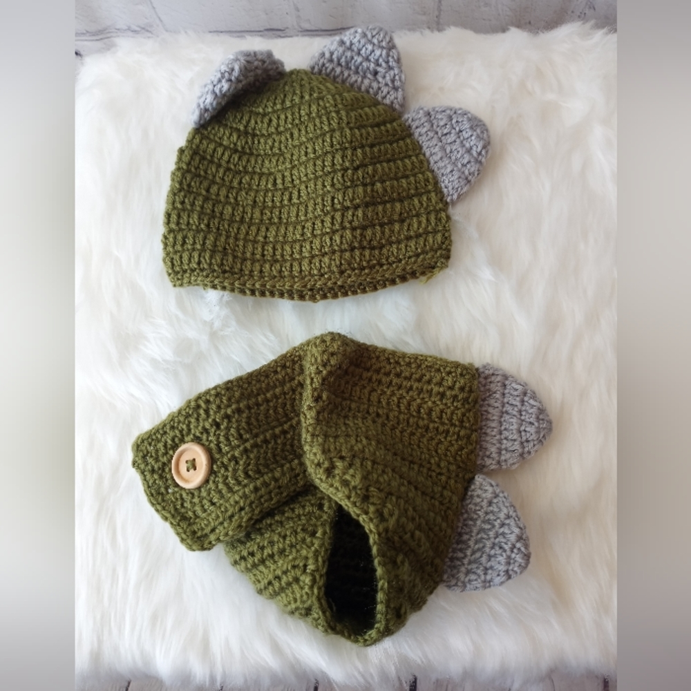 So 'Dorable Dino 2 pc Infant picture set